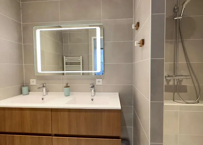 Superbe Proche De La *